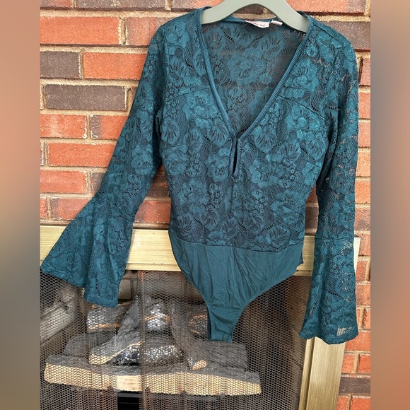 willow root Tops - 🛍️ willow root. Bell sleeves lace bodysuit . Excellent condition.